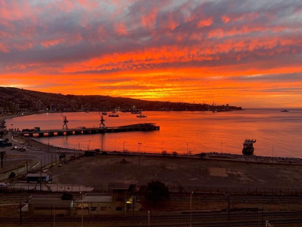 Hom I Lujoso Estudio Con Mejor Vista Del Puerto Parking 0408 * Valparaiso