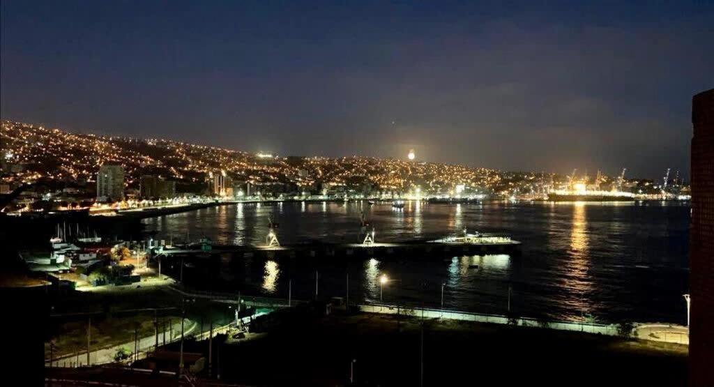 Hom I Lujoso Estudio Con Mejor Vista Del Puerto Parking 0408 Valparaiso