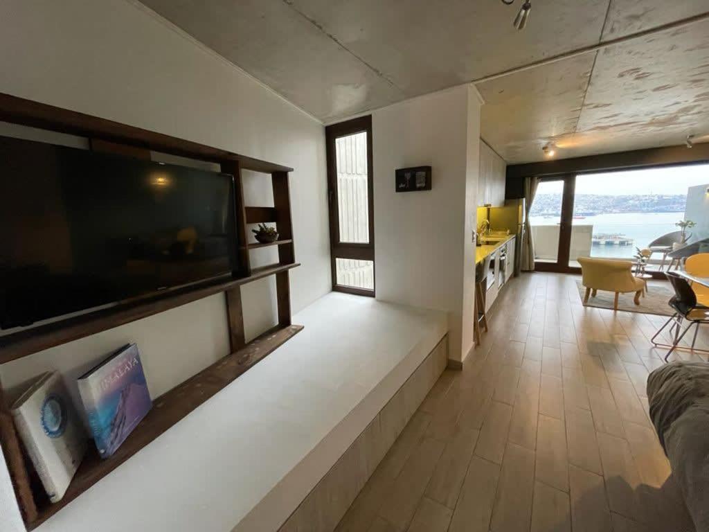 Hom I Lujoso Estudio Con Mejor Vista Del Puerto Parking 0408 * Valparaiso